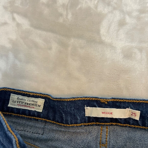 Levi's Women's Blue Jeans - Picture 4 of 14
